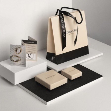 Collar inicial M cristal multicolor plata electroforming Victoria Cruz