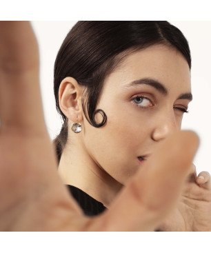 Pendientes VICTORIA CRUZ Basic Para Mujer - Ganchos Cortos con Cristal en Plata (15mm) - Baño en Oro 18KT | A2404-07DT