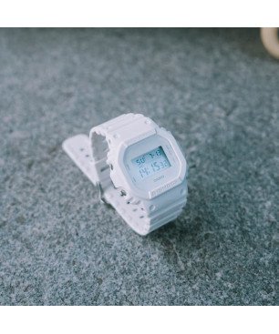 Reloj CASIO G-SHOCK Unisex - ORIGEN Digital Monocromático Blanco - Sumergible (200m) - DW-5600WW-7ER