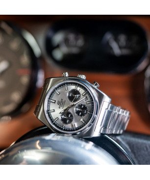 Reloj Casio EDIFICE Hombre - Cronógrafo Correa de Acero y Diseño Deportivo - Esfera Plateada/Negra | 10 BAR | EFB-730D-7AVUEF