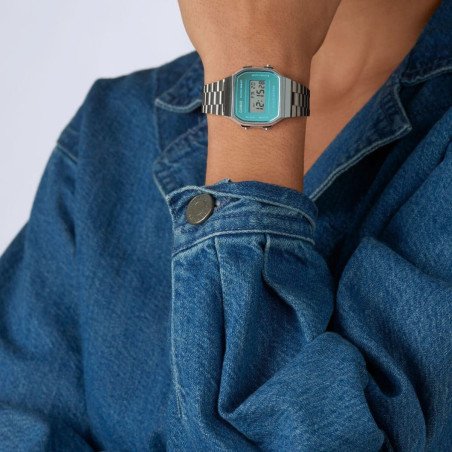 Reloj CASIO Vintage Unisex - Digital Iconic Brazalete de Acero y Caja Rectangular - Esfera Azul Celeste | A168WEM-2EF