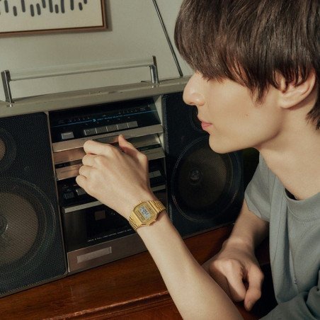 Reloj CASIO Vintage Unisex - Digital Iconic Brazalete de Acero IP Dorado y Caja Rectangular - Esfera Dorada | A168WG-9EF