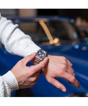 Reloj Casio EDIFICE Hombre - Cronógrafo Correa de Acero y Diseño Deportivo - Esfera Azul / Plateada | 10 BAR | EFB-730D-2AVUEF